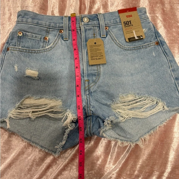 Levi's 501 High Waist Distressed Mom
Shorts - Light Wash numerous sizes - Picture 6 of 8